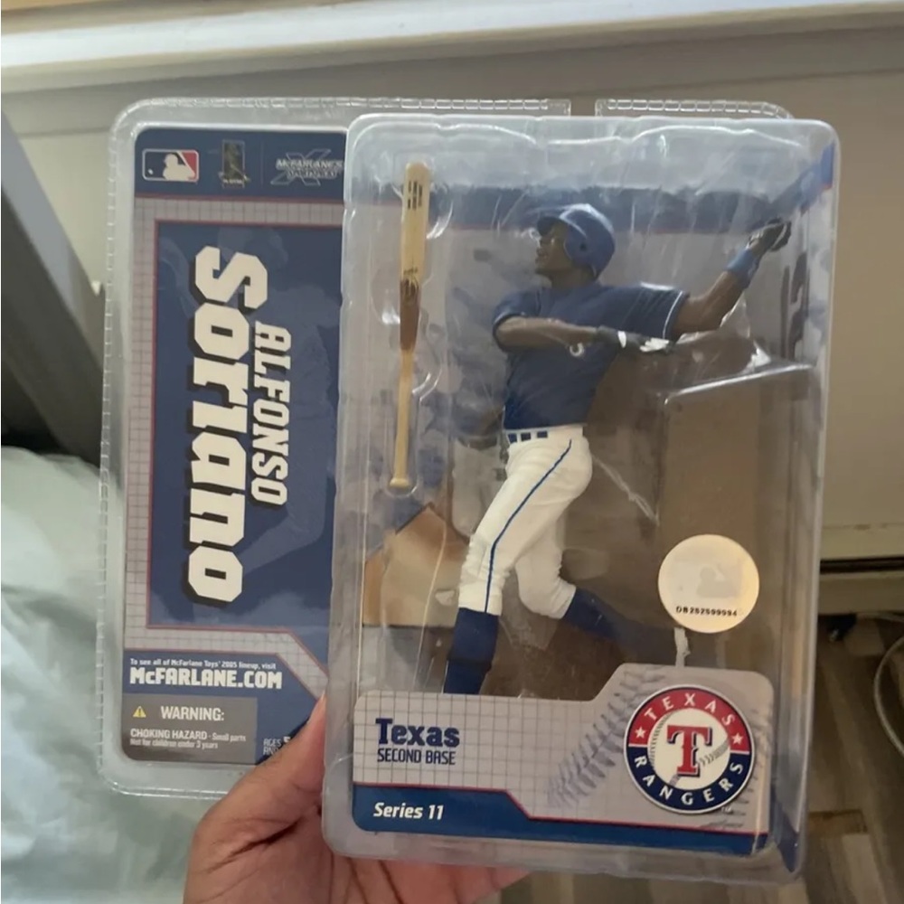 New McFarlane 2005 Alfonso Soriano Texas Rangers series 11 (blue jersey)